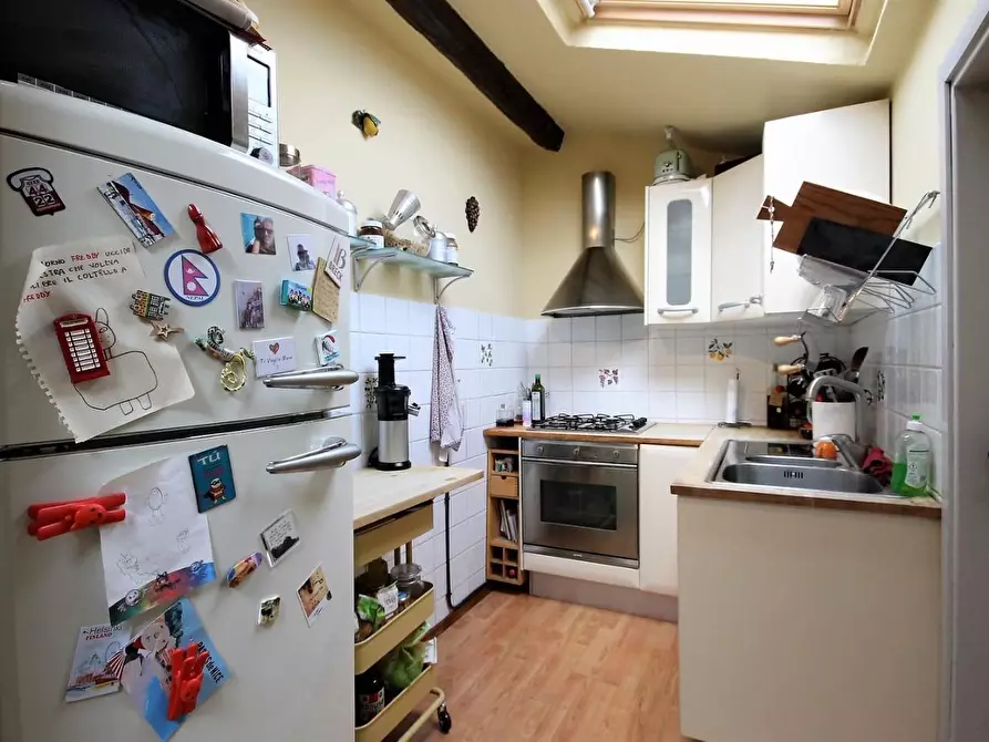 Immagine 6 di Appartamento in vendita  a Lucca