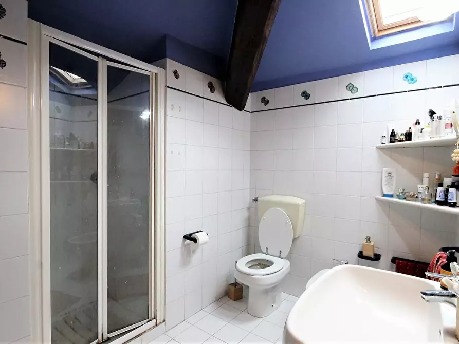 Immagine 9 di Appartamento in vendita  a Lucca