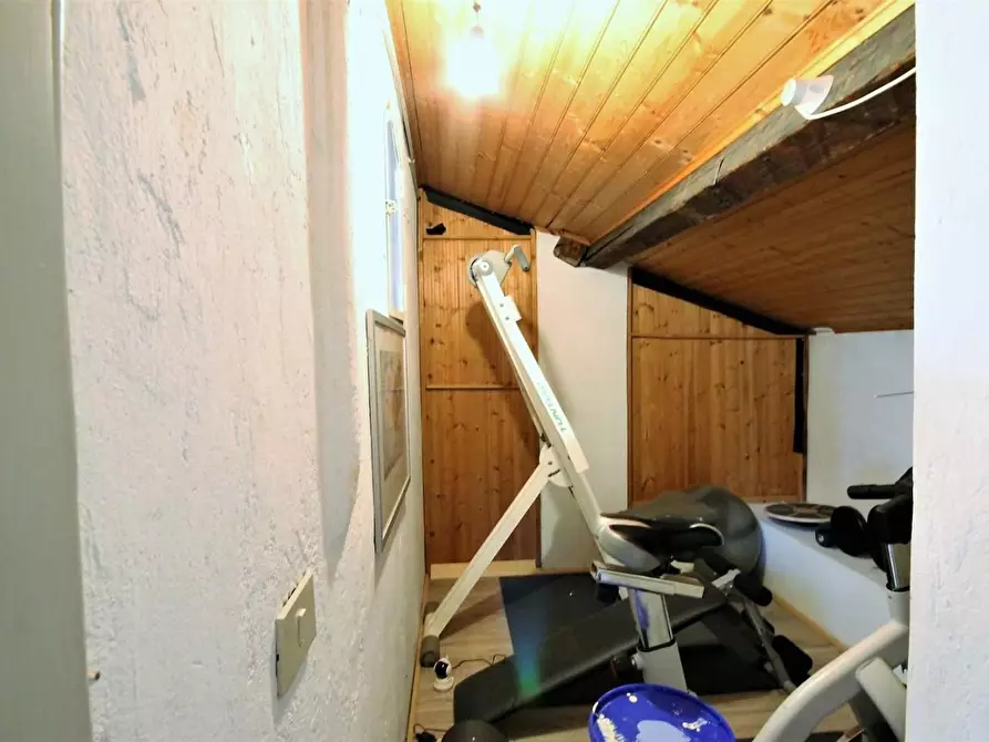 Immagine 11 di Appartamento in vendita  a Lucca