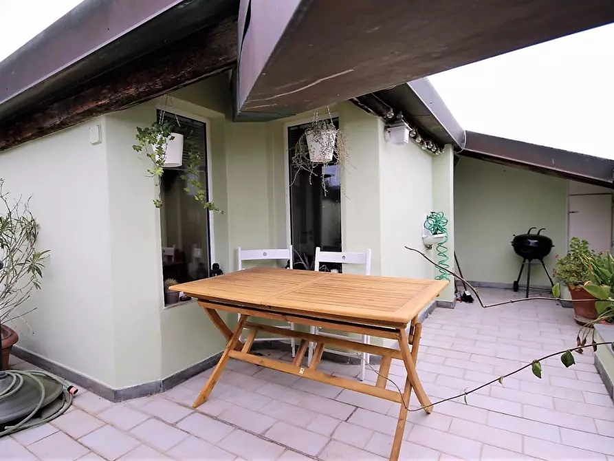 Immagine 19 di Appartamento in vendita  a Lucca