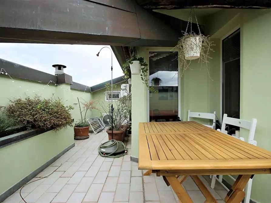 Immagine 18 di Appartamento in vendita  a Lucca