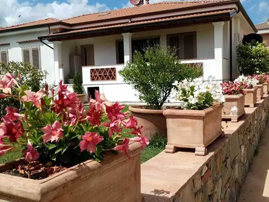 Immagine 33 di Villa in vendita  a Fosdinovo