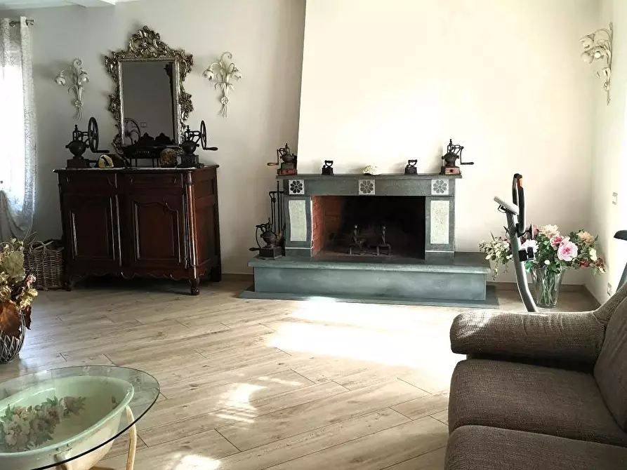 Immagine 5 di Villa in vendita  a Fosdinovo