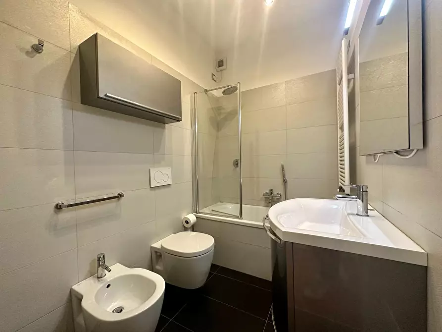 Immagine 23 di Appartamento in vendita  a Lucca