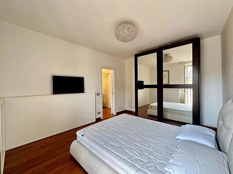 Immagine 13 di Appartamento in vendita  a Lucca