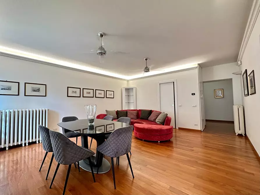 Immagine 5 di Appartamento in vendita  a Lucca