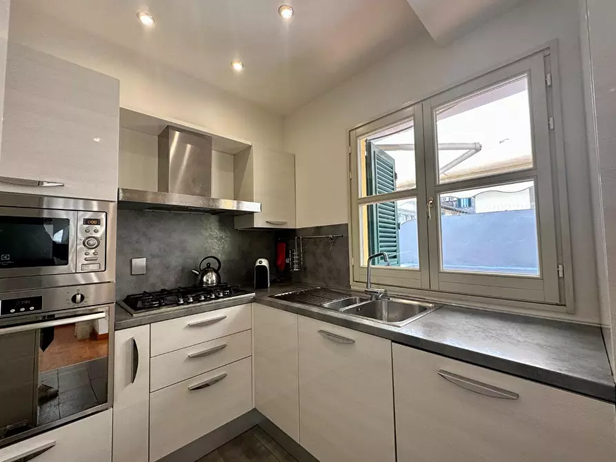 Immagine 10 di Appartamento in vendita  a Lucca