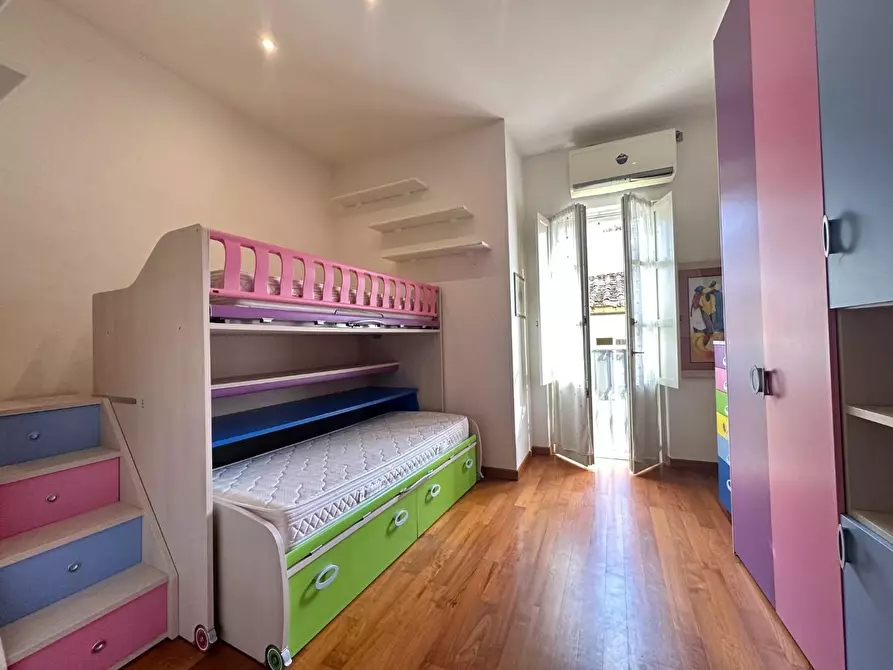 Immagine 17 di Appartamento in vendita  a Lucca