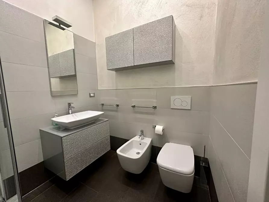 Immagine 42 di Appartamento in vendita  a Lucca