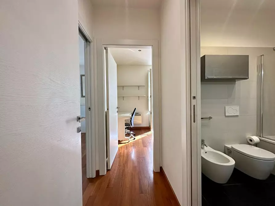 Immagine 29 di Appartamento in vendita  a Lucca