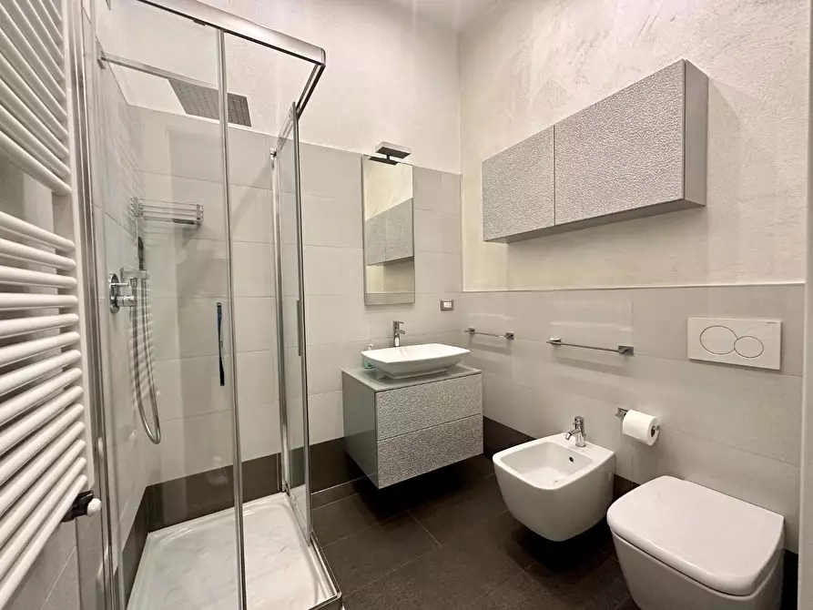 Immagine 21 di Appartamento in vendita  a Lucca