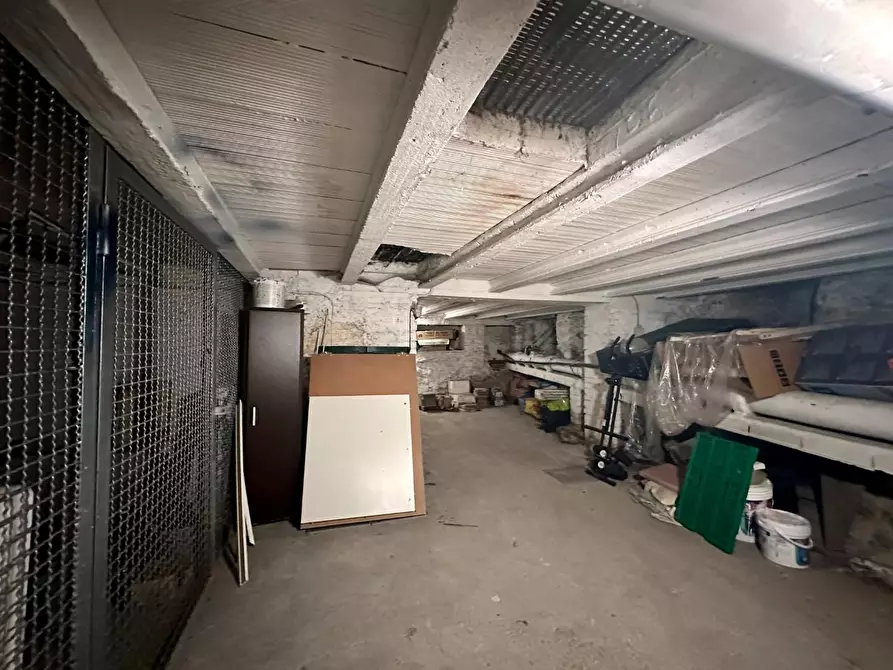 Immagine 49 di Appartamento in vendita  a Lucca