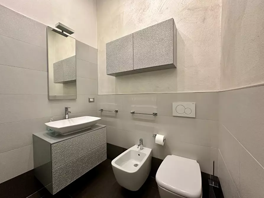 Immagine 22 di Appartamento in vendita  a Lucca