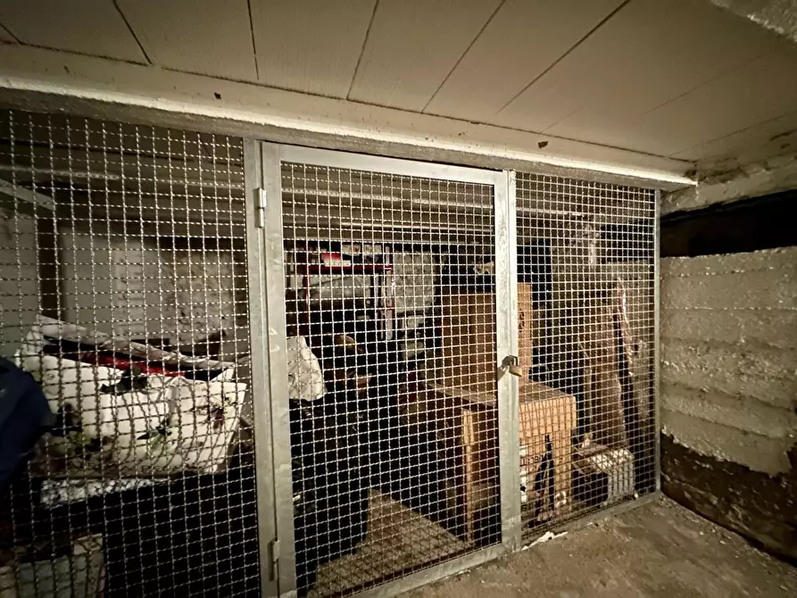 Immagine 50 di Appartamento in vendita  a Lucca