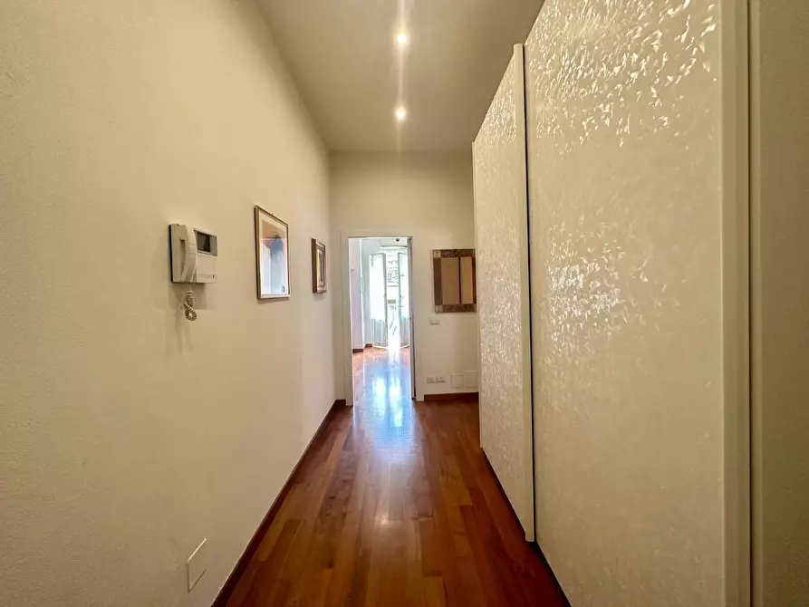 Immagine 45 di Appartamento in vendita  a Lucca