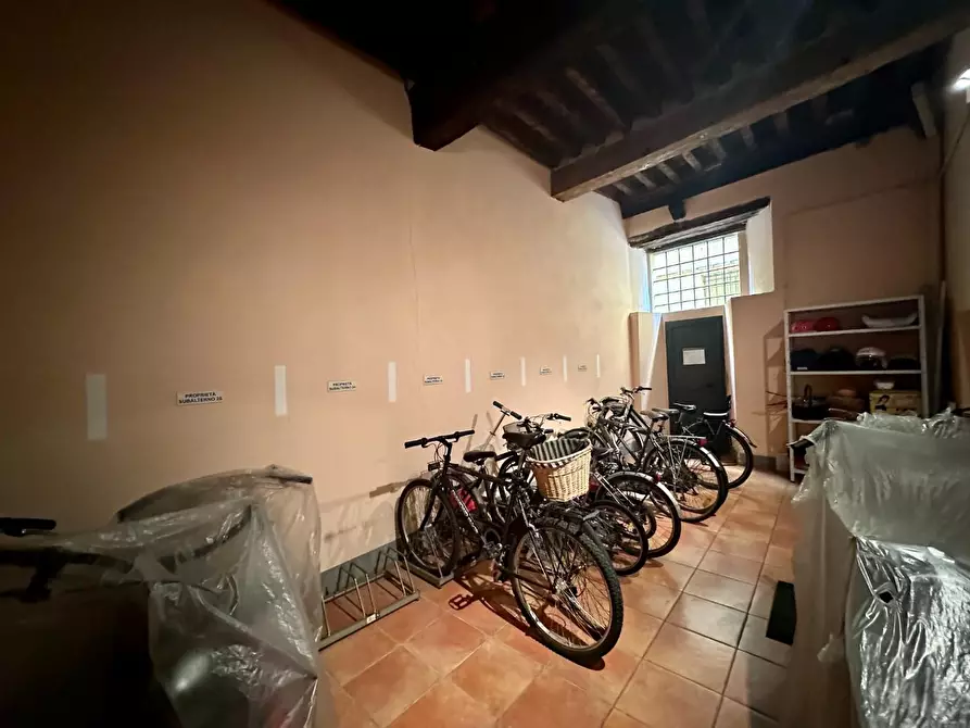 Immagine 48 di Appartamento in vendita  a Lucca