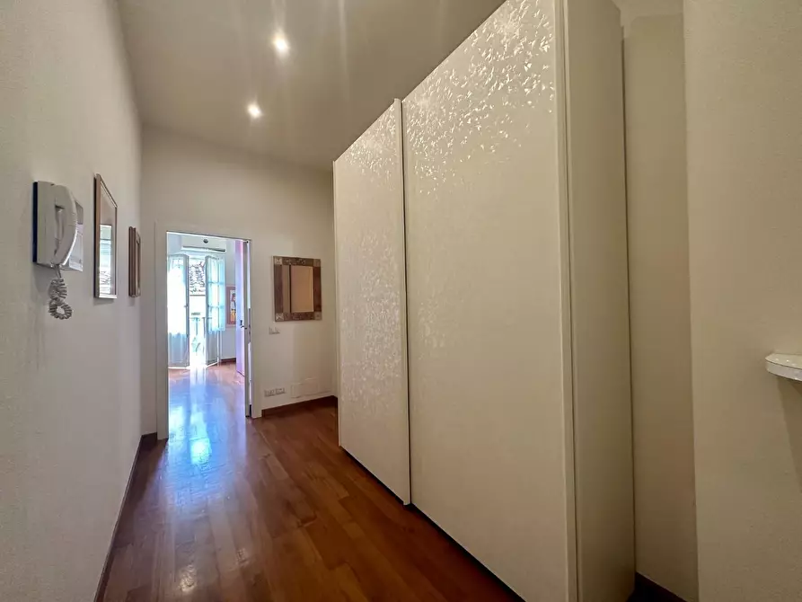 Immagine 26 di Appartamento in vendita  a Lucca