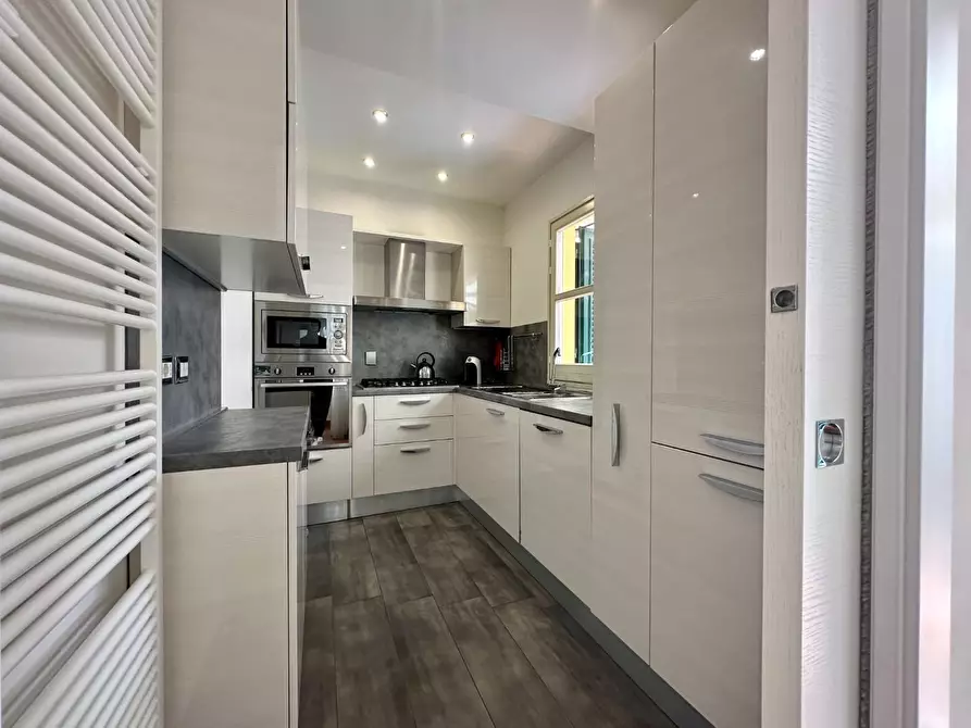 Immagine 38 di Appartamento in vendita  a Lucca