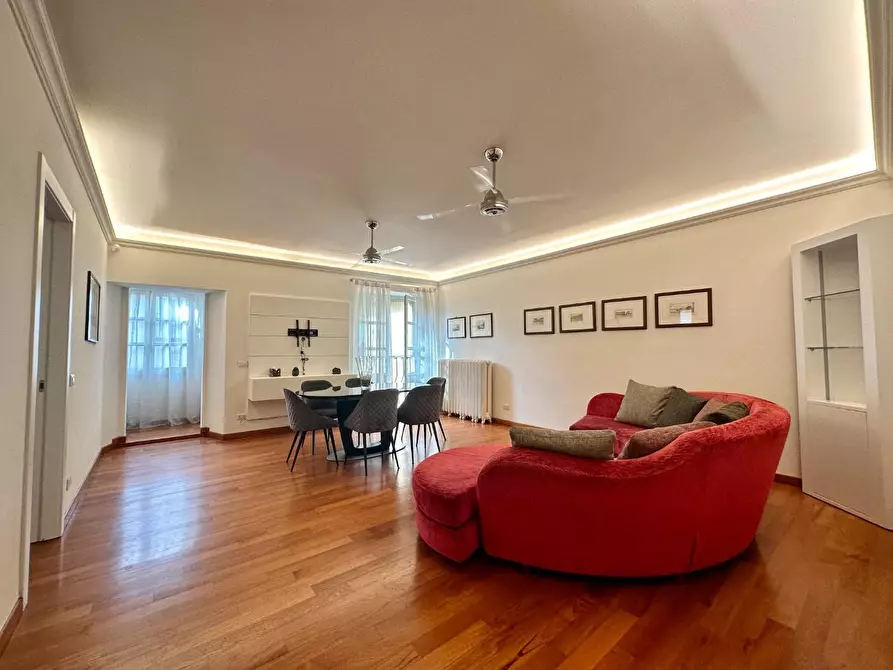 Immagine 4 di Appartamento in vendita  a Lucca