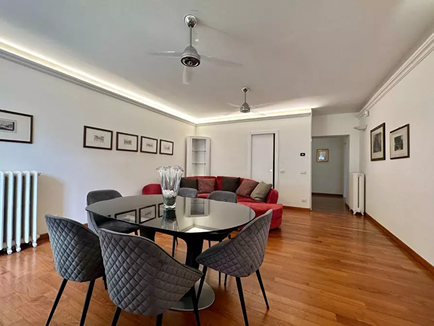 Immagine 35 di Appartamento in vendita  a Lucca