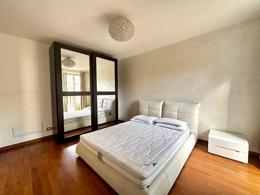 Immagine 12 di Appartamento in vendita  a Lucca