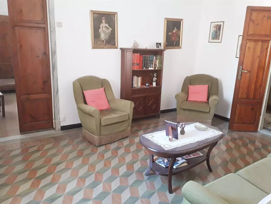 Immagine 2 di Appartamento in vendita  a Carrara