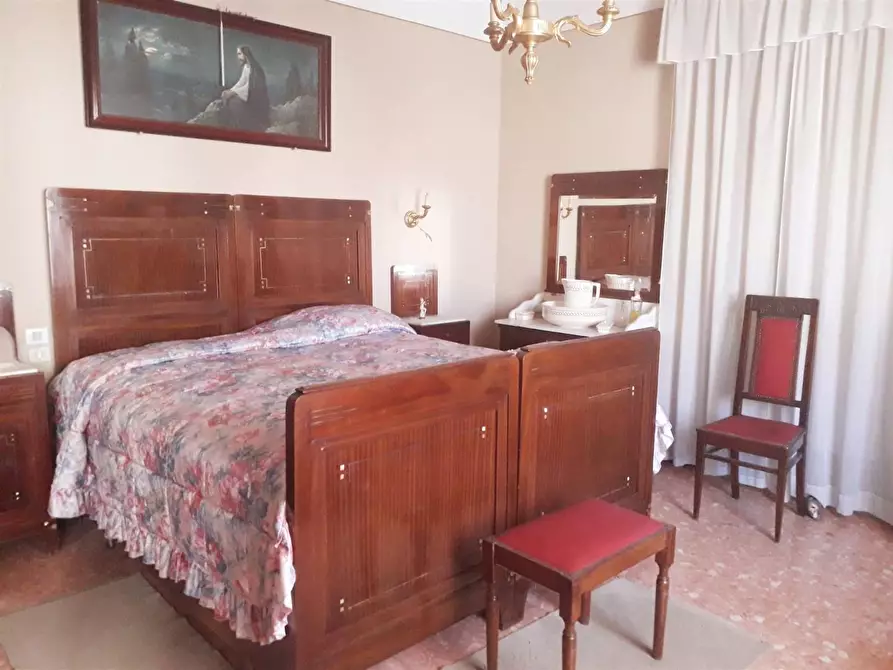 Immagine 4 di Appartamento in vendita  a Carrara