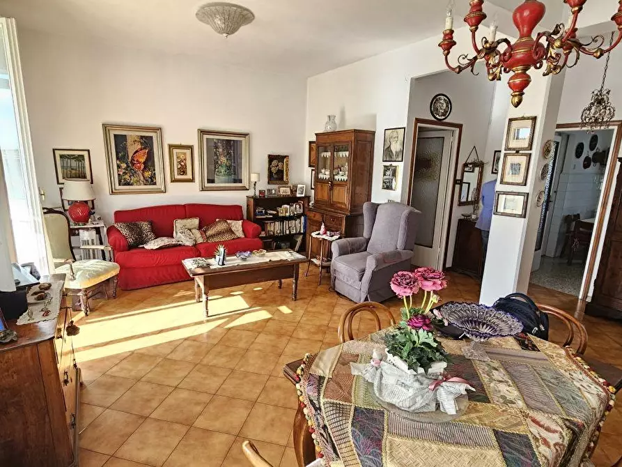 Immagine 3 di Appartamento in vendita  a Massa