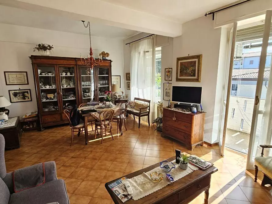 Immagine 4 di Appartamento in vendita  a Massa