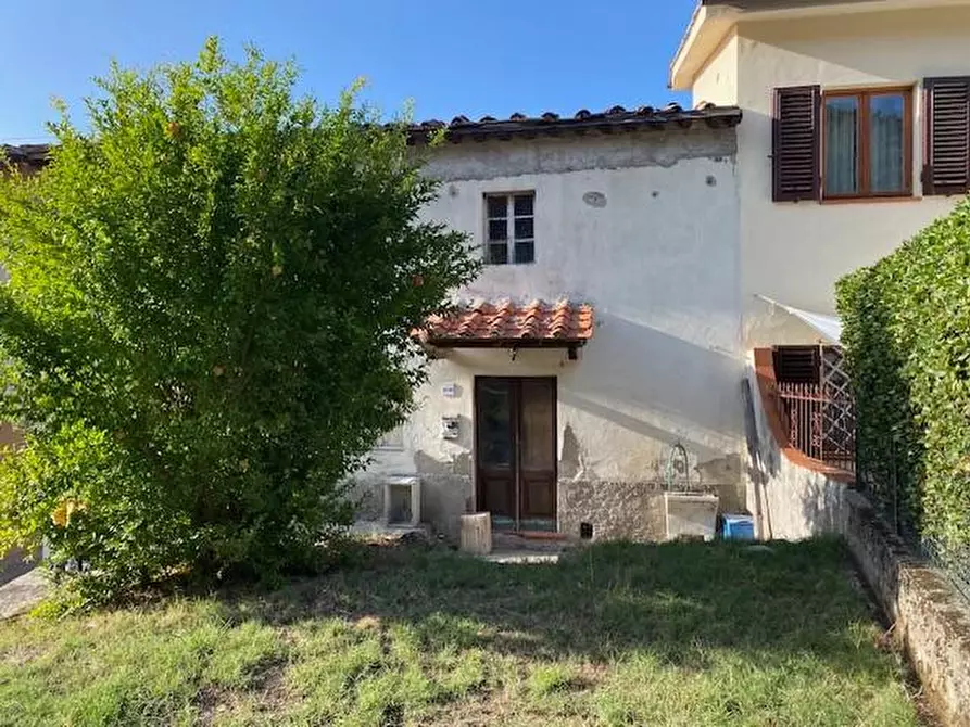 Immagine 1 di Rustico / casale in vendita  a Capannori