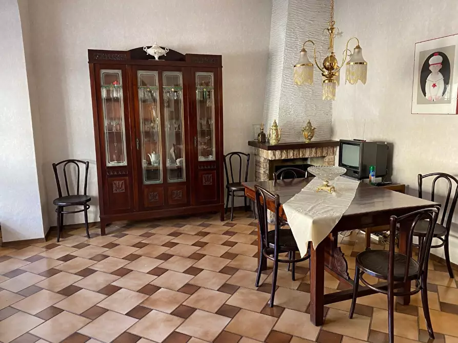 Immagine 2 di Villa in vendita  a Viareggio