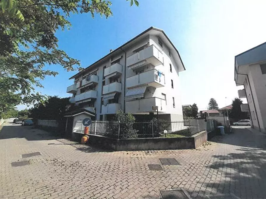 Immagine 1 di Appartamento in vendita  a Legnano