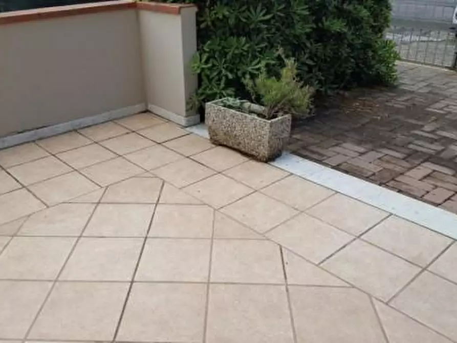 Immagine 9 di Appartamento in affitto  a Carrara