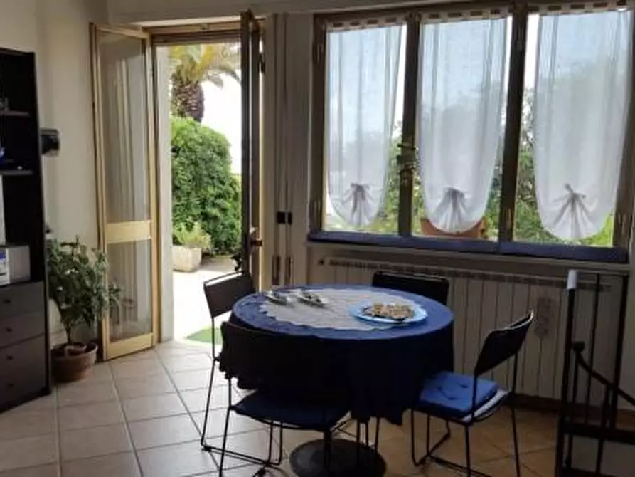 Immagine 3 di Appartamento in affitto  a Carrara