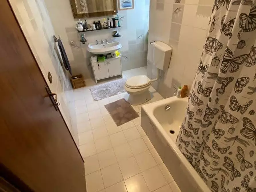 Immagine 10 di Appartamento in vendita  a Massa