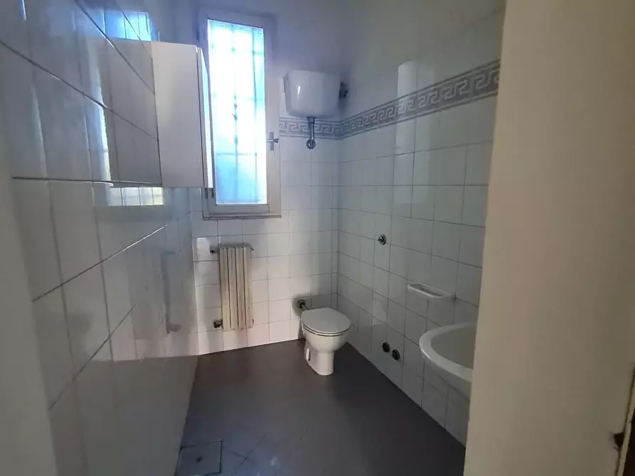 Immagine 7 di Locale commerciale in affitto  a Capannoli