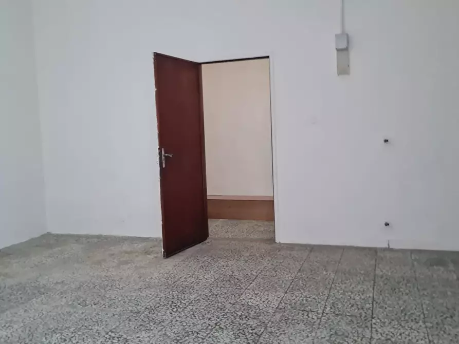 Immagine 6 di Locale commerciale in affitto  a Capannoli