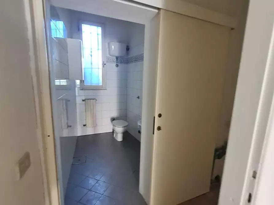 Immagine 10 di Locale commerciale in affitto  a Capannoli