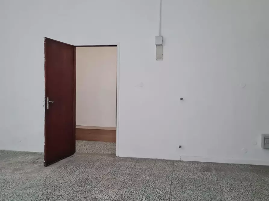 Immagine 3 di Locale commerciale in affitto  a Capannoli
