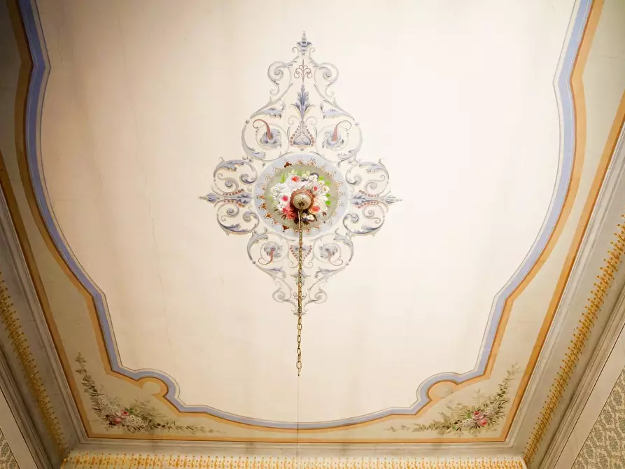 Immagine 27 di Immobile di prestigio in vendita  a Lucca