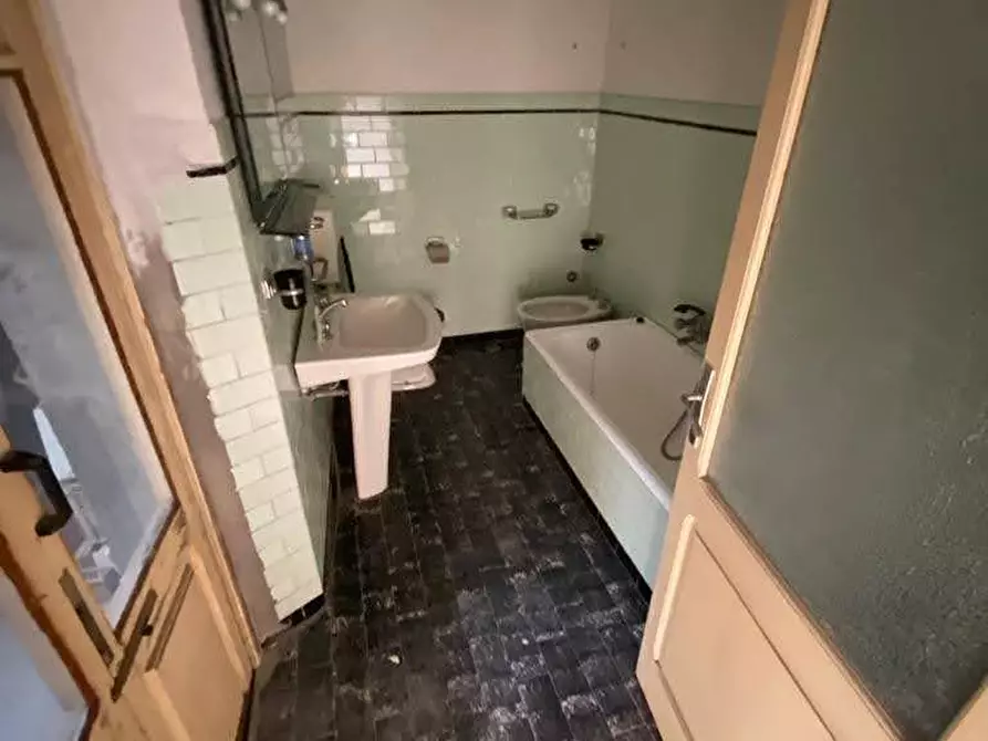 Immagine 9 di Appartamento in vendita  a Massa