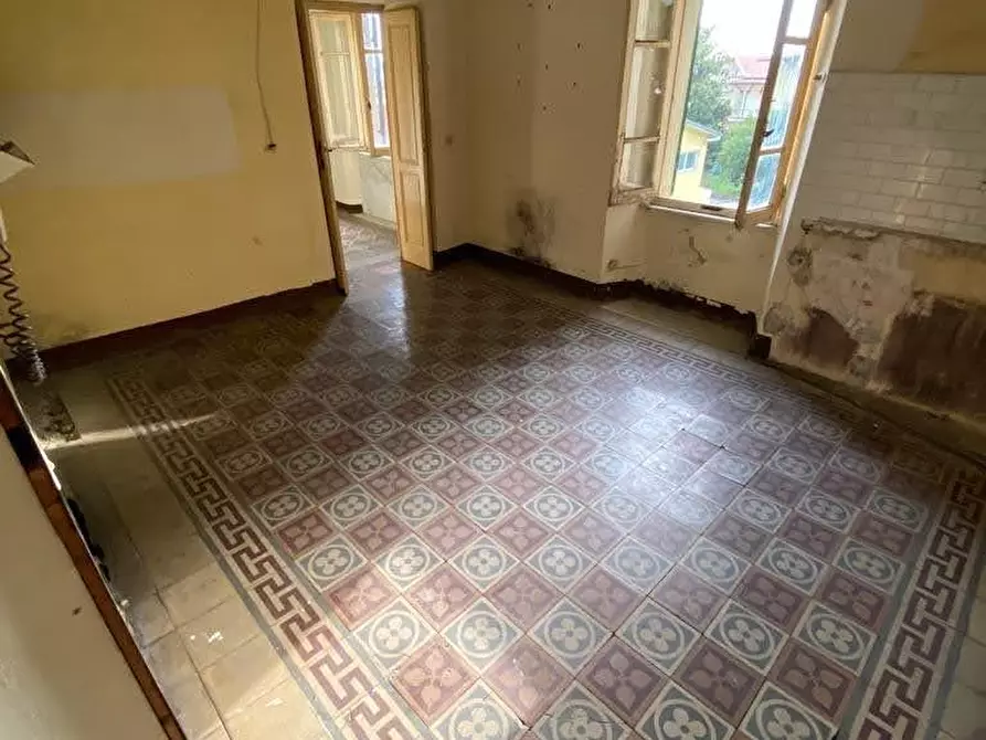 Immagine 8 di Appartamento in vendita  a Massa