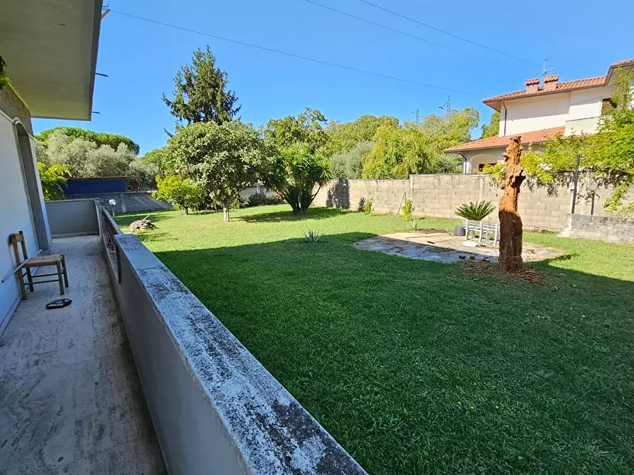 Immagine 18 di Appartamento in vendita  a Carrara