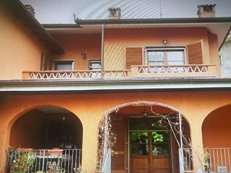 Immagine 1 di Casa bifamiliare in vendita  a Pietrasanta