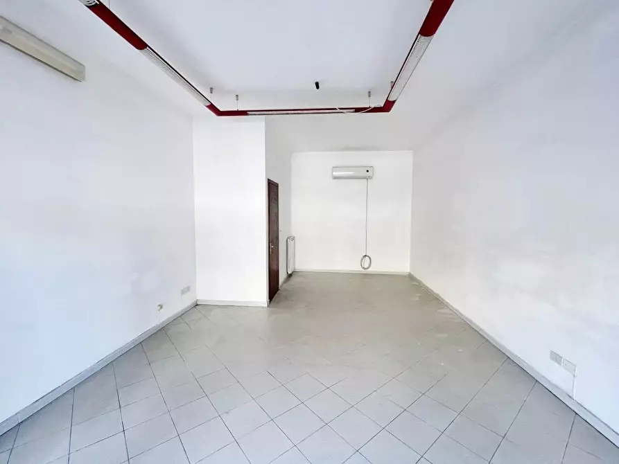 Immagine 2 di Locale commerciale in vendita  a San Giuliano Terme