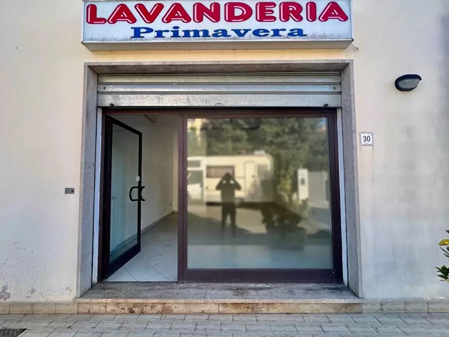 Immagine 4 di Locale commerciale in vendita  a San Giuliano Terme