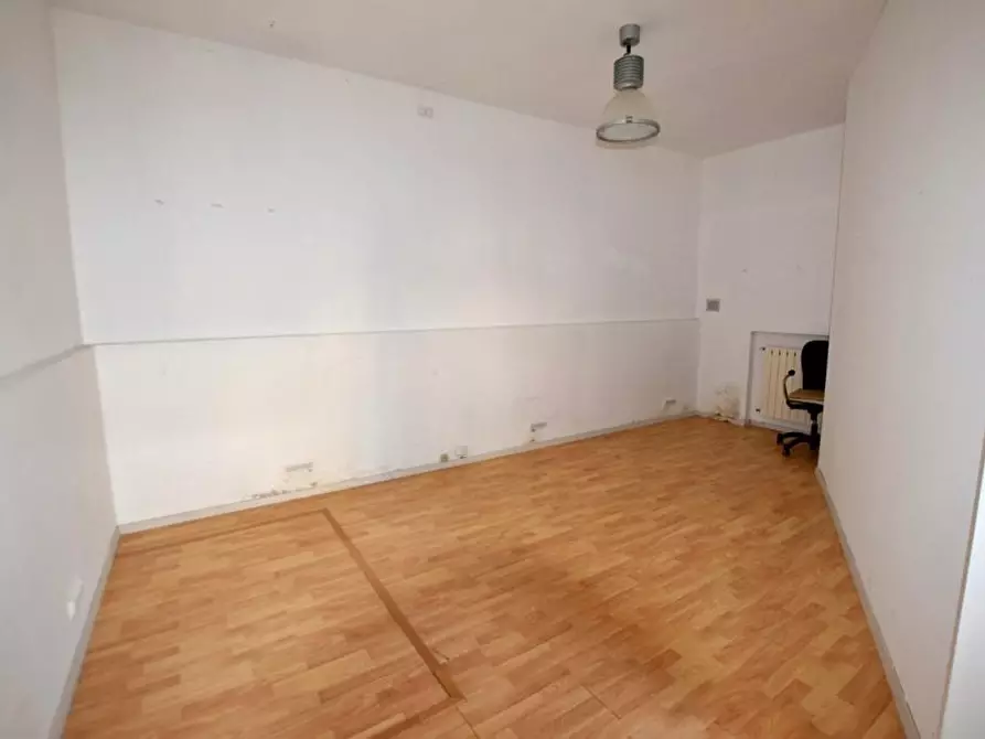 Immagine 3 di Ufficio in affitto  a Pontedera