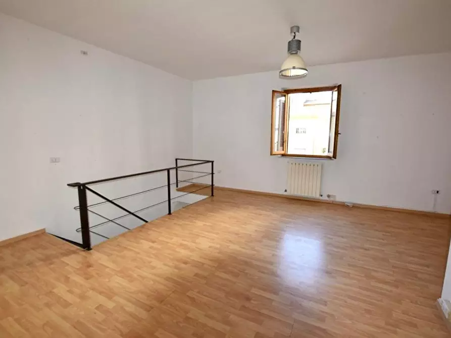 Immagine 4 di Ufficio in affitto  a Pontedera