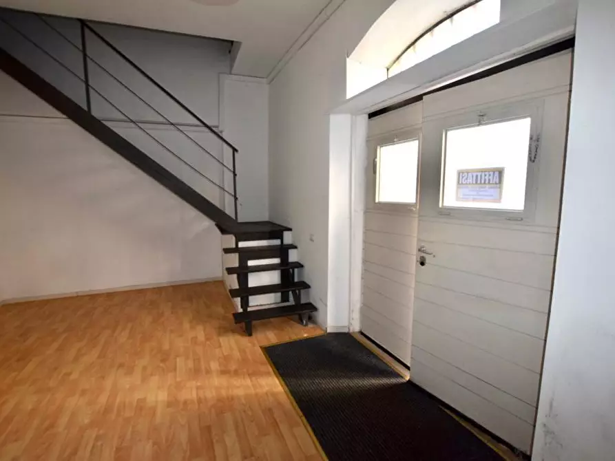 Immagine 6 di Ufficio in affitto  a Pontedera