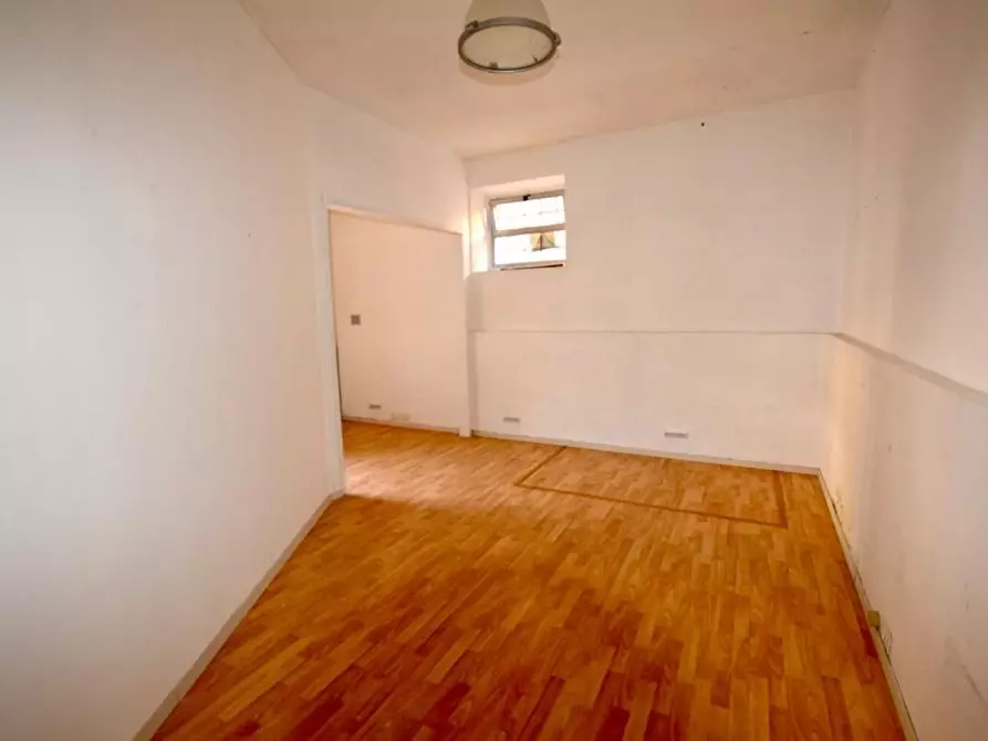 Immagine 2 di Ufficio in affitto  a Pontedera